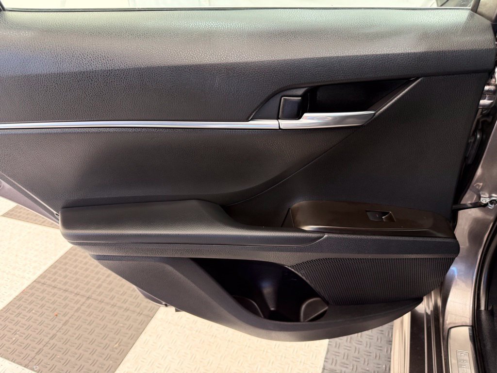 Used 2024 Toyota Camry SE FWD image 17