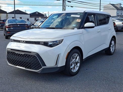 Used 2023 Kia Soul LX w/ Option Group 015 image 2