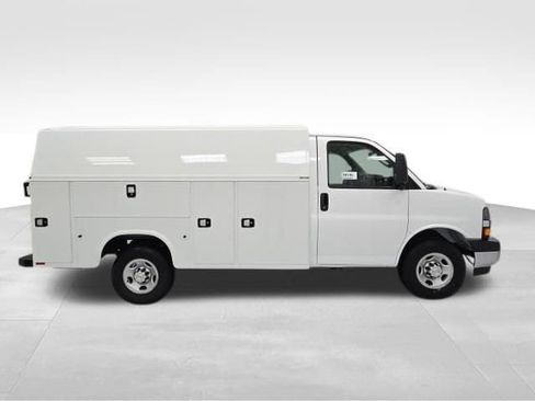 New 2026 Chevrolet Express 3500 w/ Power Convenience Package image 6