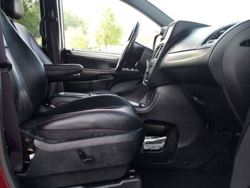 Used 2019 Dodge Grand Caravan GT FWD image 16