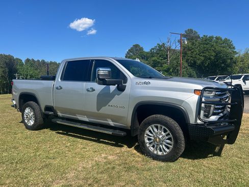 Used 2022 Chevrolet Silverado 2500 High Country w/ Z71 Off-Road Package image 9