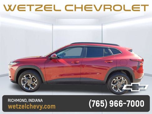 Used 2025 Chevrolet Trax LT w/ Driver Confidence Package FWD image 6