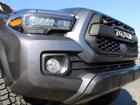 Used 2021 Toyota Tacoma TRD Off-Road w/ Technology Package AWD/4WD image 5