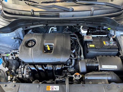 Used 2025 Kia Soul LX w/ LX Technology Package FWD image 32