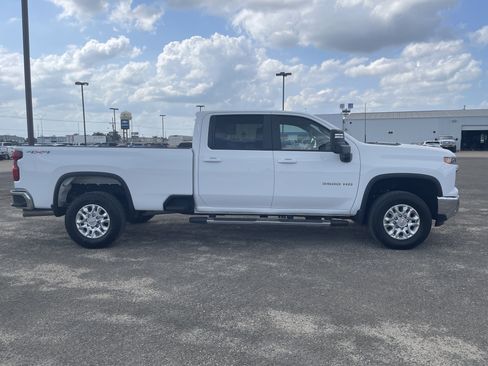 Used 2025 Chevrolet Silverado 3500 LT w/ Convenience Package AWD/4WD image 3