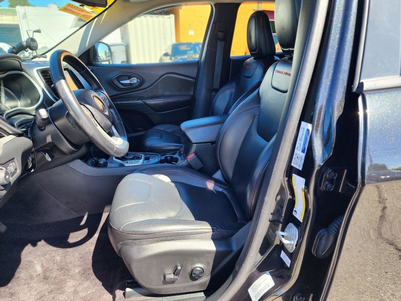 Used 2016 Jeep Cherokee Trailhawk w/ Leather Interior Group AWD/4WD image 14