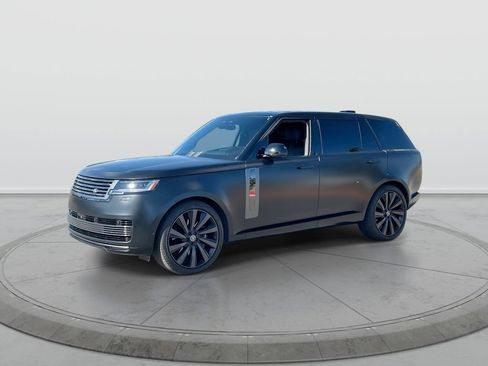 Used 2024 Land Rover Range Rover SV AWD/4WD image 4