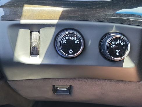 Used 2019 Cadillac Escalade ESV Platinum AWD/4WD image 18