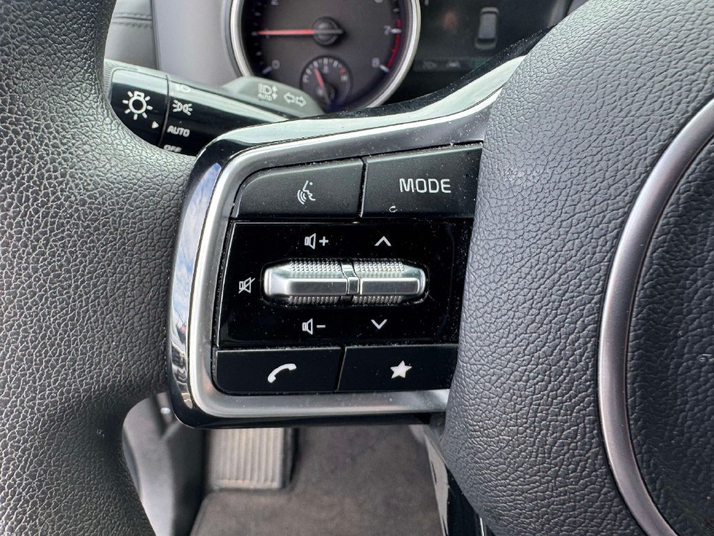 Certified 2024 Kia Carnival LX FWD image 22