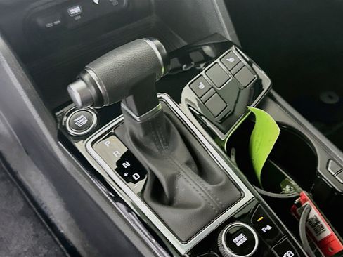 Used 2025 Kia Sportage EX FWD image 21