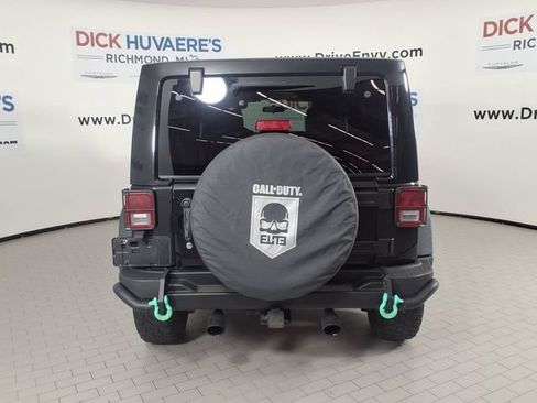 Used 2012 Jeep Wrangler Unlimited Rubicon AWD/4WD image 5