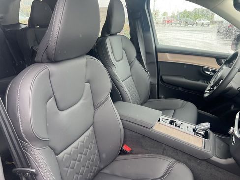 New 2026 Volvo XC90 B6 Plus w/ Protection Package Premier AWD/4WD image 40