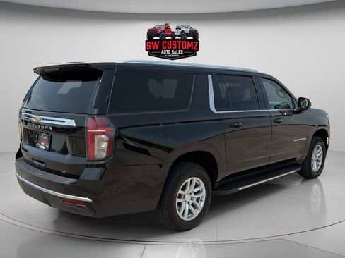 Used 2024 Chevrolet Suburban LT RWD image 5