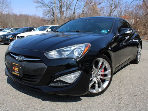 Used 2013 Hyundai Genesis 3.8 image 1