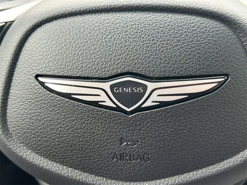 Used 2025 Genesis G70 2.5T image 34