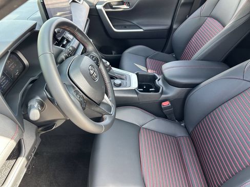 Used 2025 Toyota RAV4 XSE AWD/4WD image 32