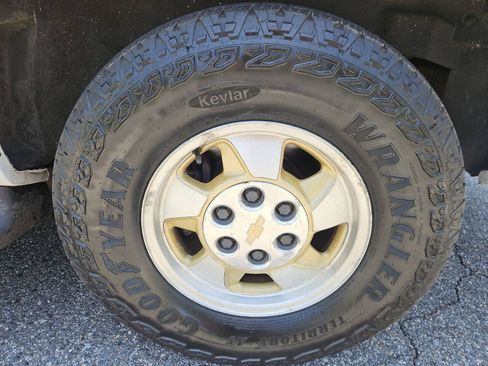 Used 2003 Chevrolet Suburban LT w/ LT Preferred Equipment Group RWD image 29