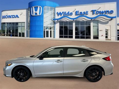 Used 2025 Honda Civic Sport image 5