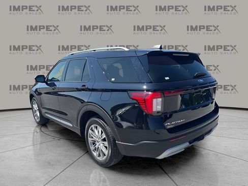 Used 2025 Ford Explorer Platinum AWD/4WD image 2
