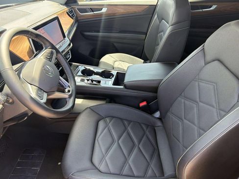 Used 2026 Volkswagen Atlas SE FWD image 5