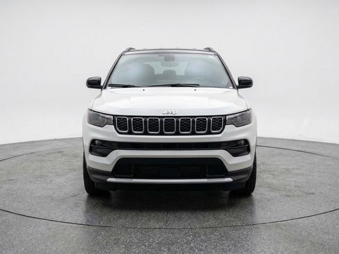Used 2025 Jeep Compass Limited image 2
