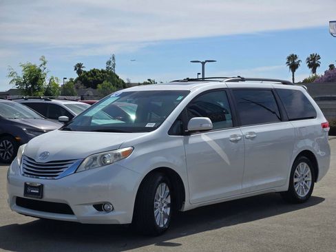 Used 2014 Toyota Sienna Limited w/ Limited Premium Package AWD/4WD image 3