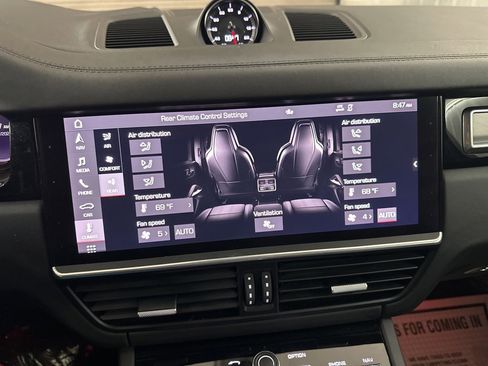 Used 2021 Porsche Cayenne Turbo image 25