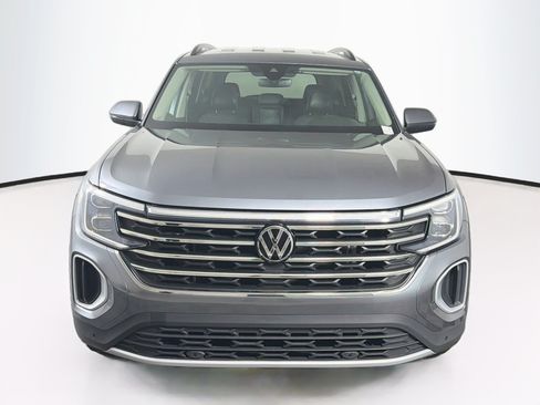 Used 2024 Volkswagen Atlas SE FWD image 2