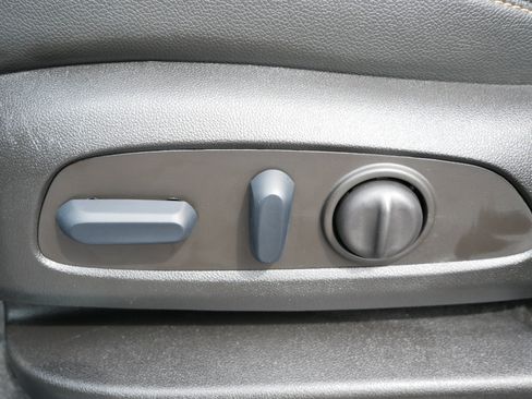 Used 2023 Chevrolet Equinox Premier image 7