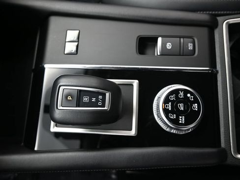 Used 2024 Mitsubishi Outlander SE image 21