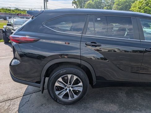 Certified 2024 Toyota Highlander XLE AWD/4WD image 8
