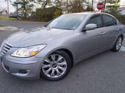 Used 2009 Hyundai Genesis 3.8 w/ Technology Pkg 4 image 3