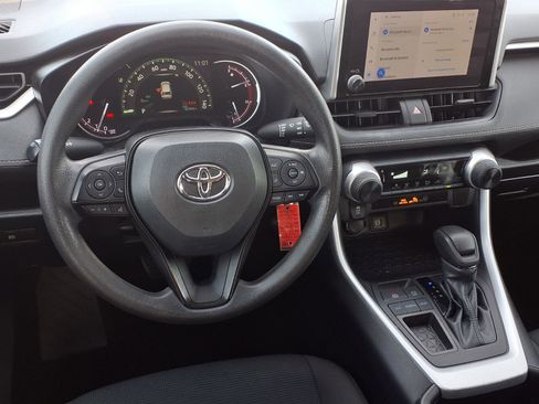 Used 2023 Toyota RAV4 LE image 13