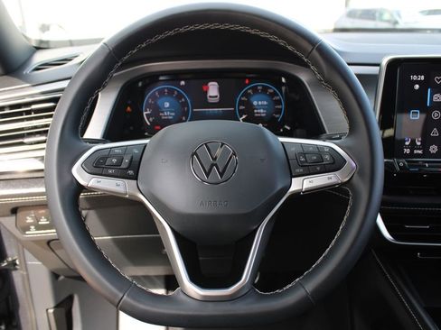 Certified 2024 Volkswagen Atlas Cross Sport SE image 11