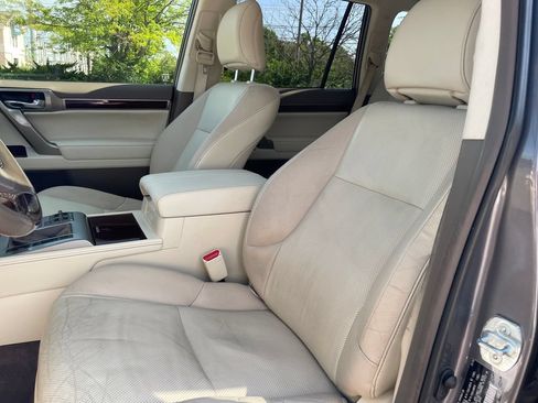 Used 2018 Lexus GX 460 Premium w/ Premium Package AWD/4WD image 29