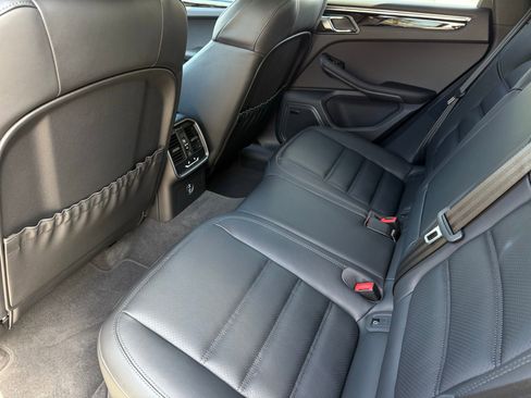 Used 2025 Porsche Macan AWD/4WD image 30