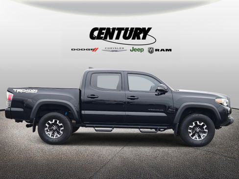 Used 2020 Toyota Tacoma TRD Off-Road w/ TRD Premium Off Road Package image 2