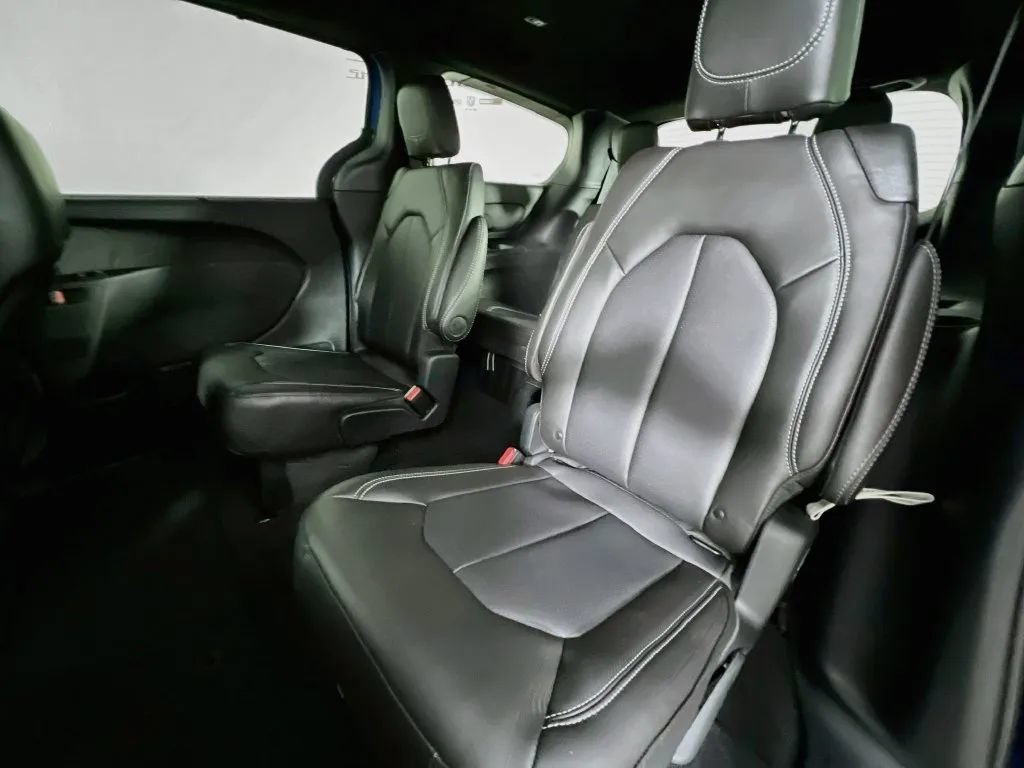 New 2027 Chrysler Pacifica Select FWD image 24
