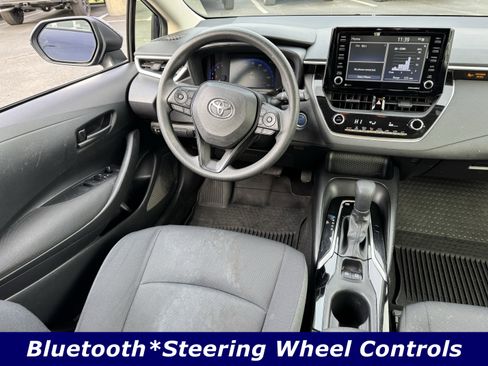 Used 2022 Toyota Corolla LE image 4