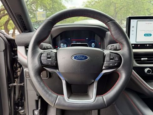Used 2025 Ford Explorer ST-Line w/ ST-Line Street Pack image 11