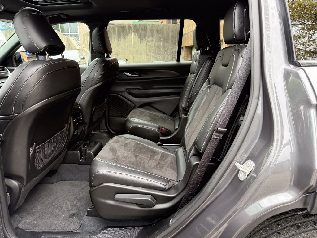 Used 2023 Jeep Grand Cherokee L Laredo AWD/4WD image 15