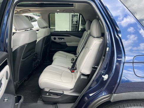 Used 2024 Honda Pilot Touring image 16