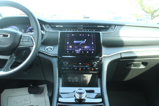 Used 2024 Jeep Grand Cherokee Laredo RWD image 17