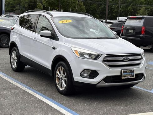 Used 2018 Ford Escape SE w/ SE Sync 3 Package AWD/4WD image 5