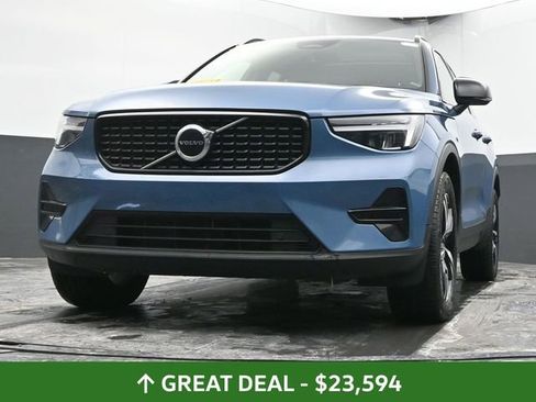 Used 2024 Volvo XC40 B5 Core image 45