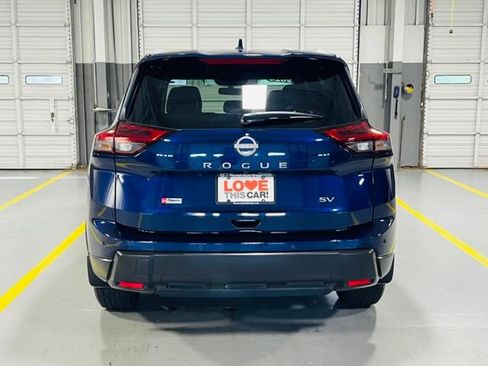 Used 2024 Nissan Rogue SV w/ SV Premium Package FWD image 17