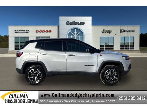 New 2026 Jeep Compass Trailhawk w/ Sun, Sound & Navigation Group AWD/4WD image 2