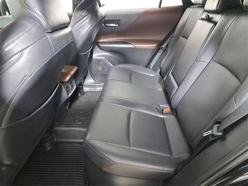 Used 2023 Toyota Venza Limited image 12