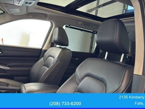 Used 2024 Nissan Pathfinder SL w/ SL Premium Package AWD/4WD image 13
