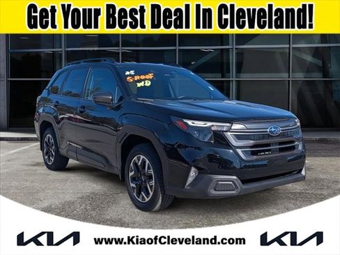 Used 2025 Subaru Forester Premium image 1